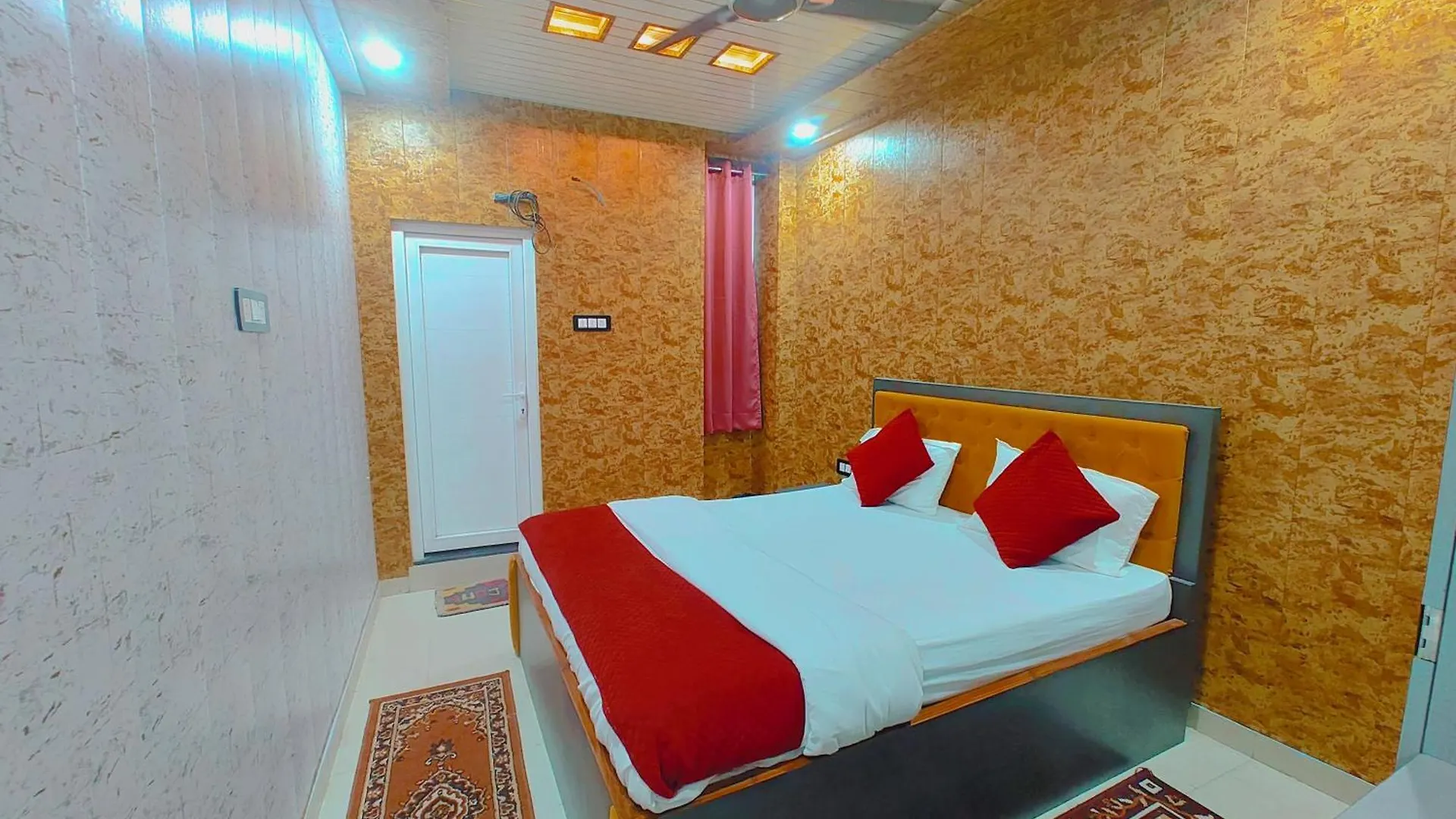 Hotel R K Villa 700 Mtr From Kashi Vishwanath Temple Varanasi