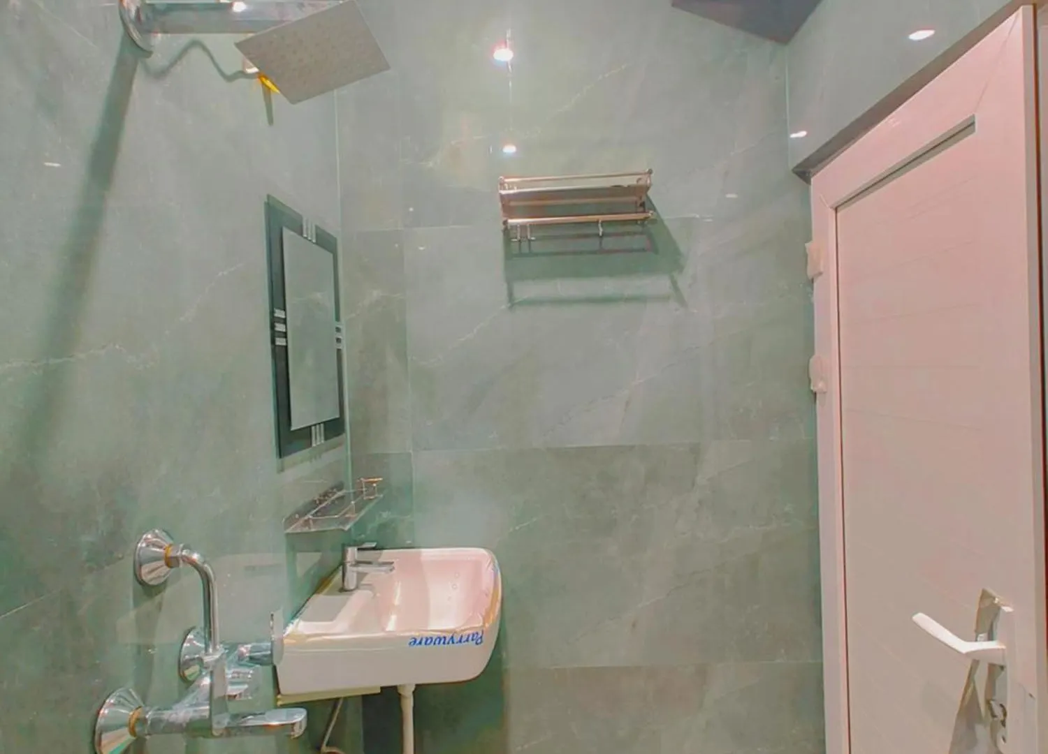 Hotel R K Villa 700 Mtr From Kashi Vishwanath Temple Varanasi