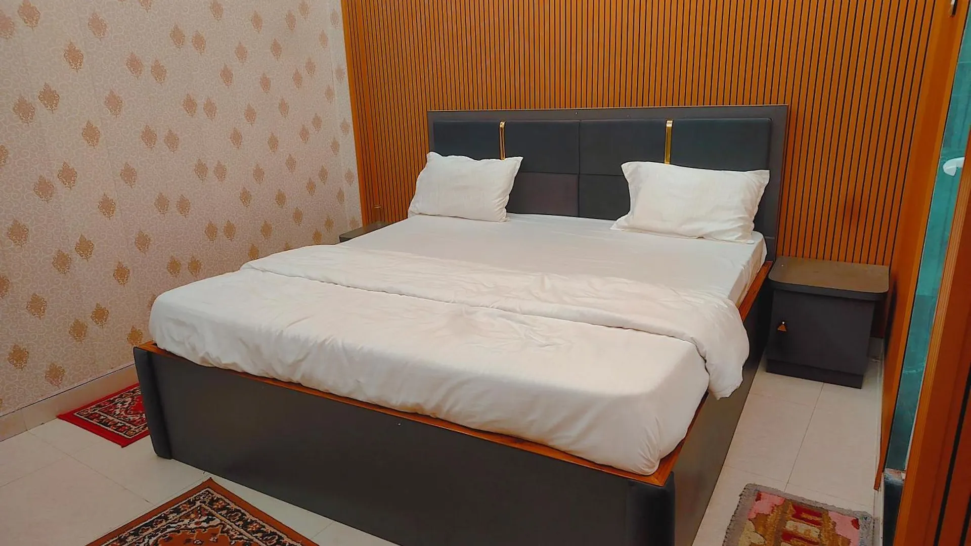 Hotel R K Villa 700 Mtr From Kashi Vishwanath Temple Varanasi