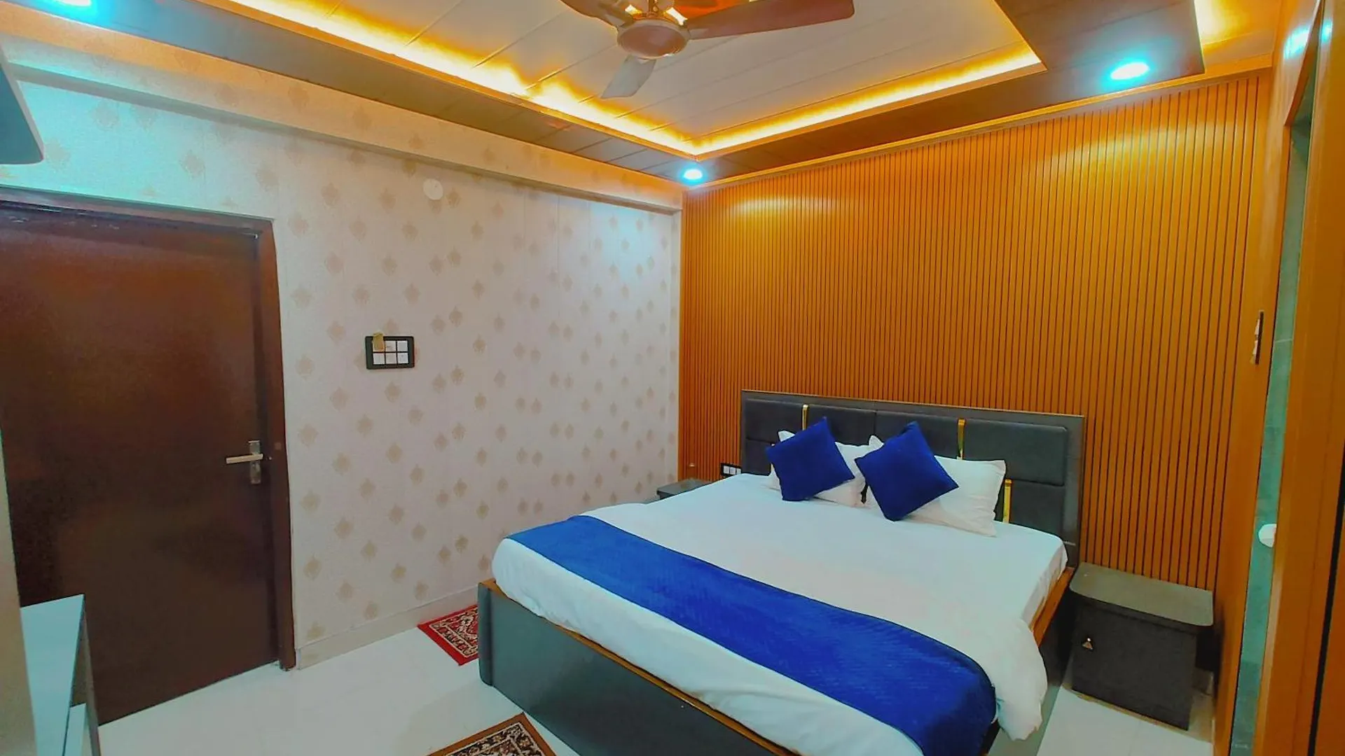 Hotel R K Villa 700 Mtr From Kashi Vishwanath Temple Varanasi