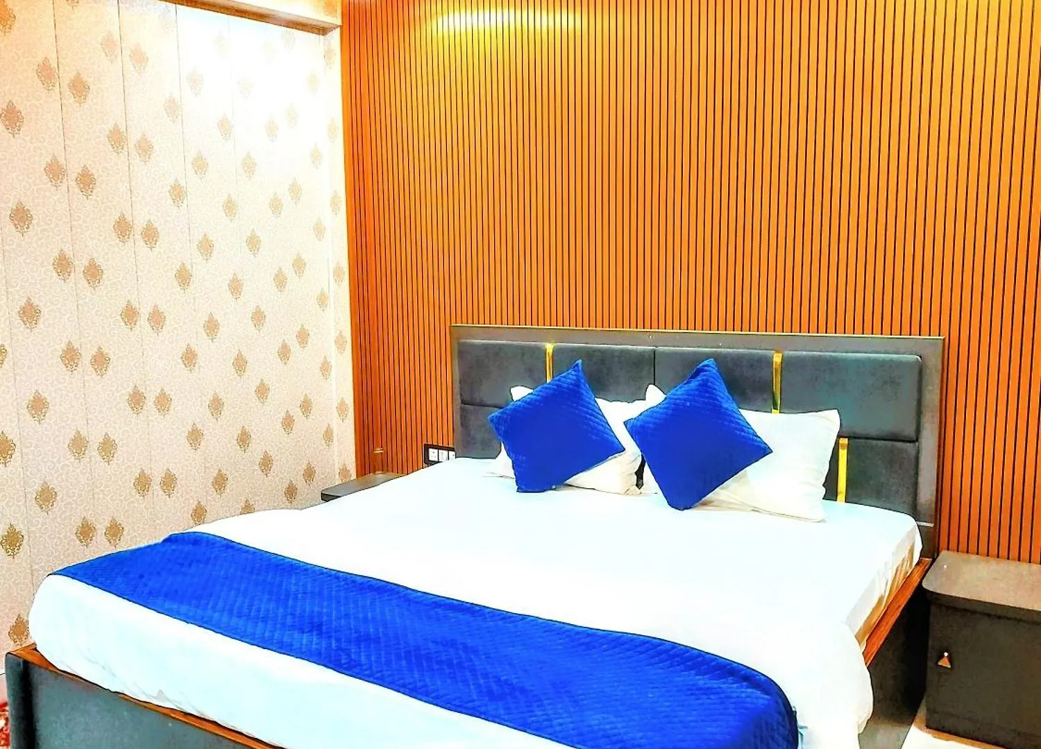 Hotel R K Villa 700 Mtr From Kashi Vishwanath Temple Varanasi
