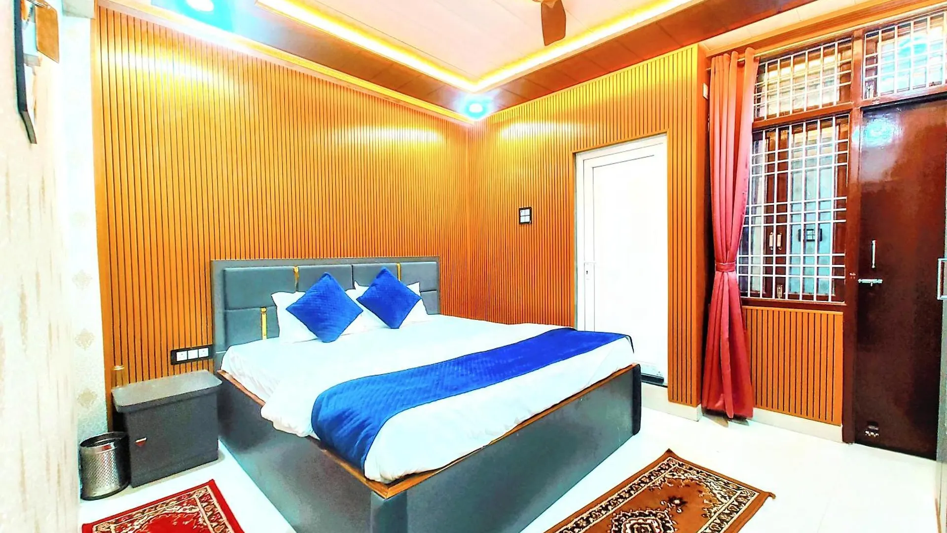 Hotel R K Villa 700 Mtr From Kashi Vishwanath Temple Varanasi
