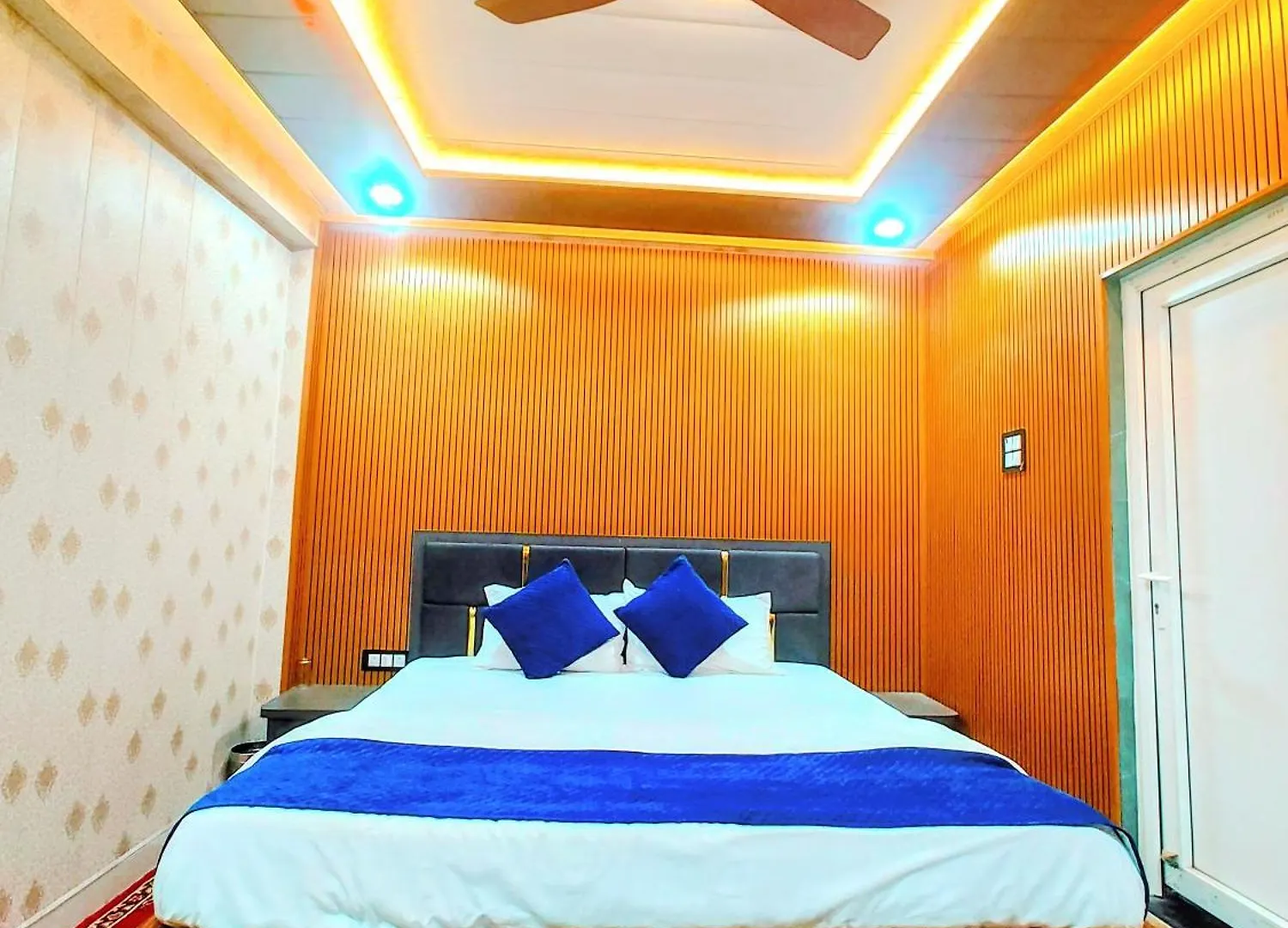 Hotel R K Villa 700 Mtr From Kashi Vishwanath Temple Varanasi