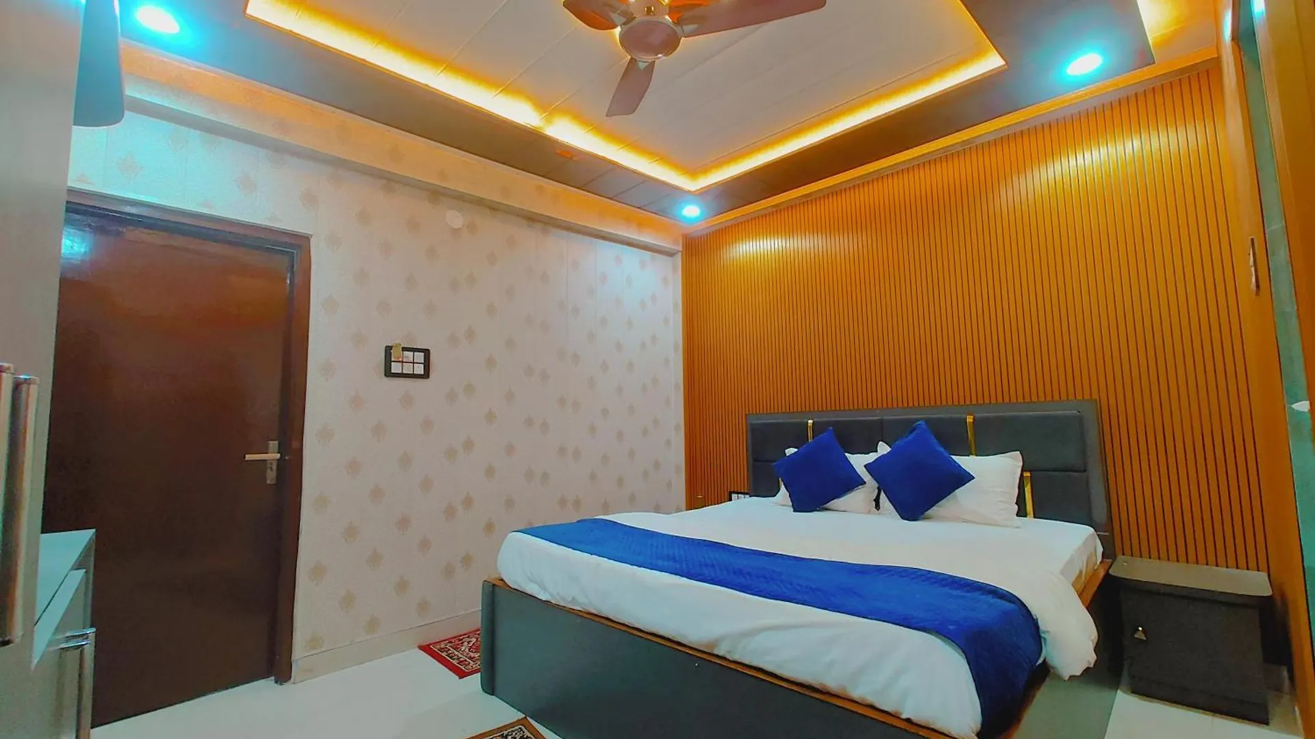Hotel R K Villa 700 Mtr From Kashi Vishwanath Temple Varanasi