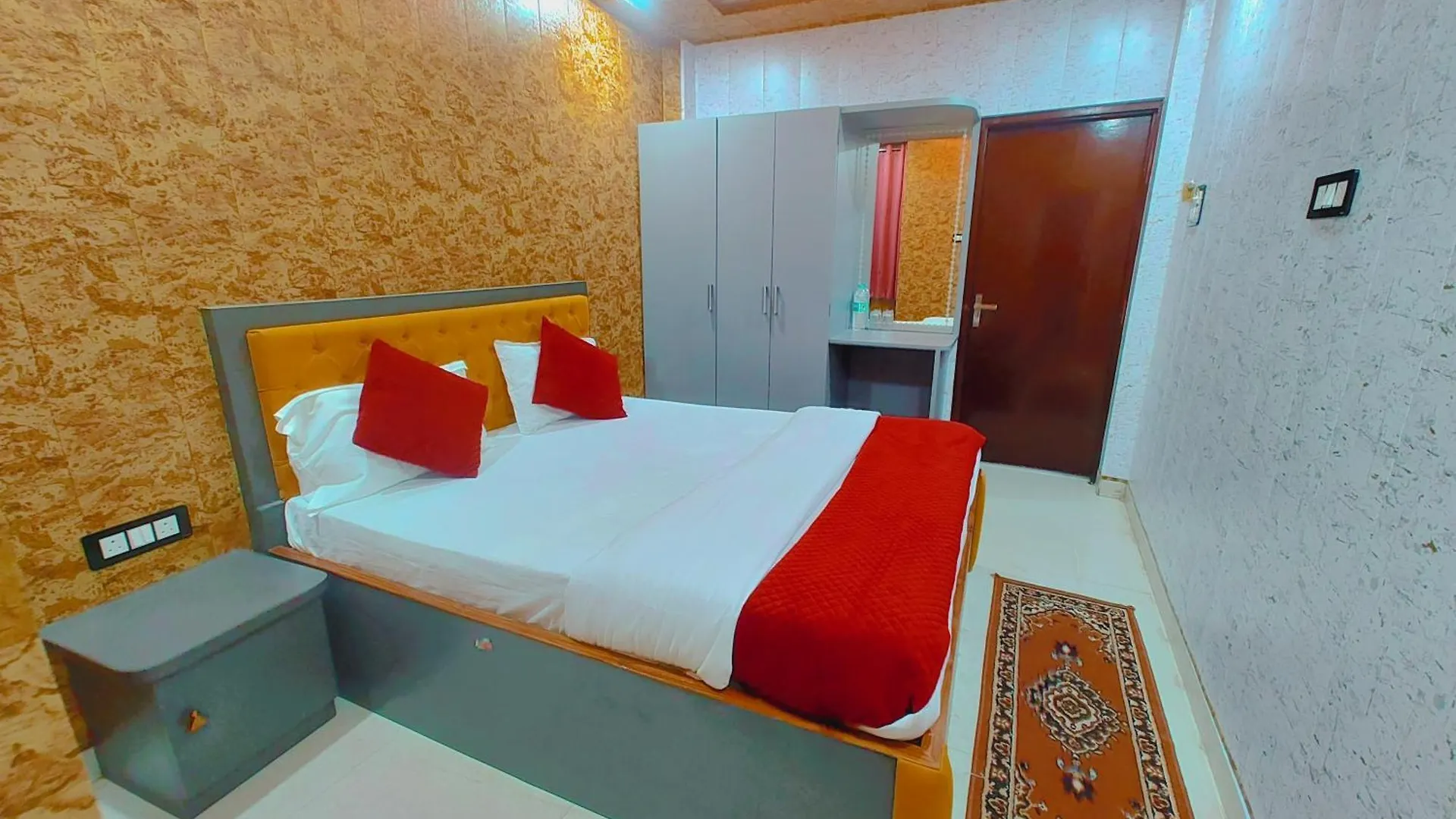 Hotel R K Villa 700 Mtr From Kashi Vishwanath Temple Varanasi