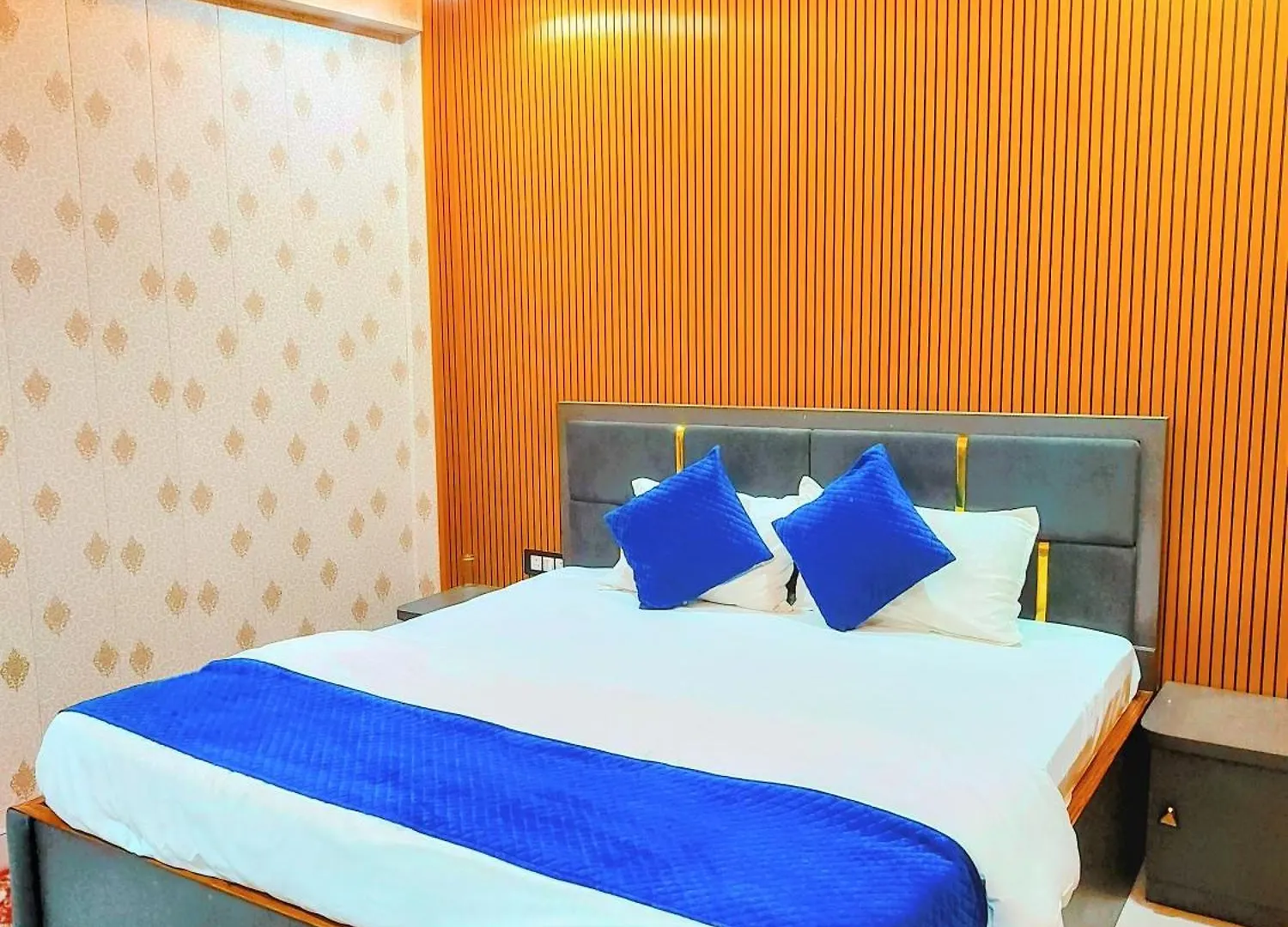 Hotel R K Villa 700 Mtr From Kashi Vishwanath Temple Varanasi