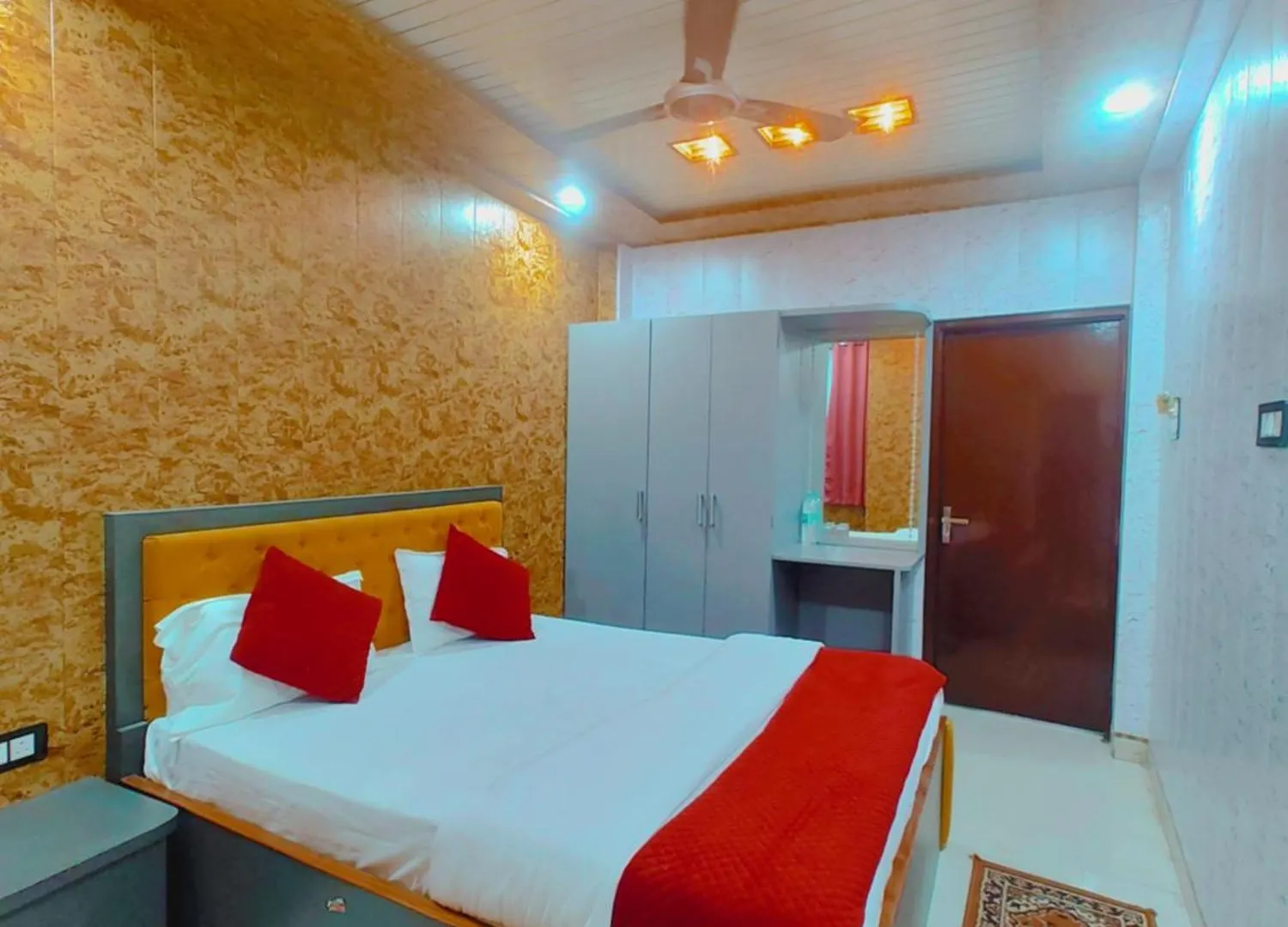 Hotel R K Villa 700 Mtr From Kashi Vishwanath Temple Varanasi