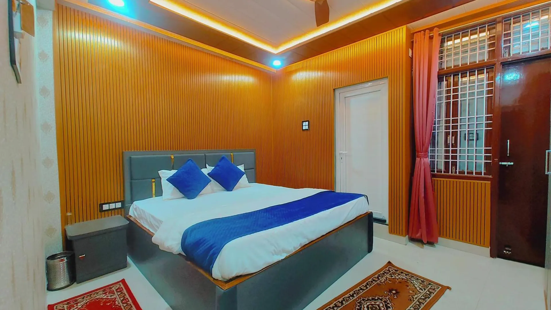 Hotel R K Villa 700 Mtr From Kashi Vishwanath Temple Varanasi