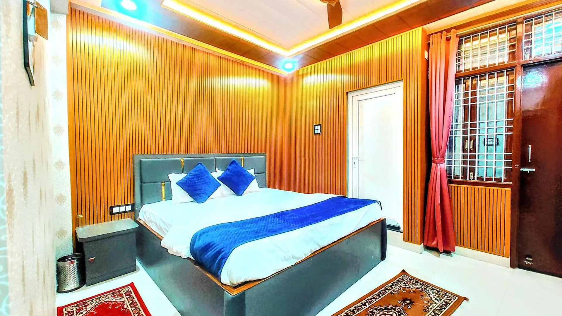 Hotel R K Villa 700 Mtr From Kashi Vishwanath Temple Varanasi