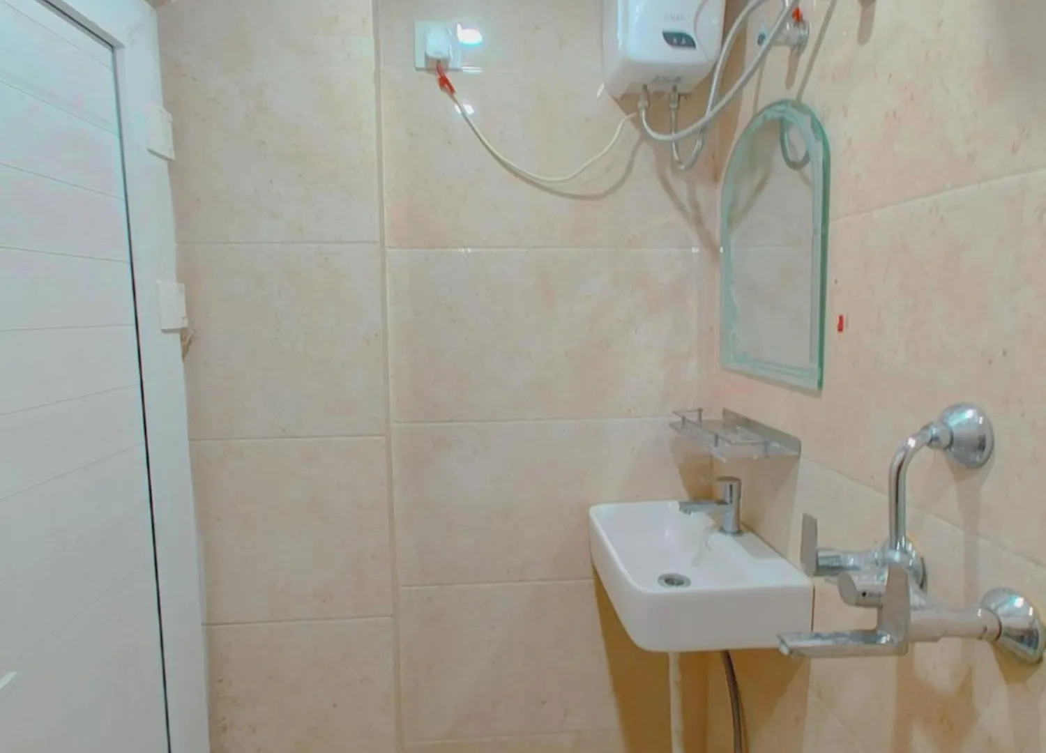Hotel R K Villa 700 Mtr From Kashi Vishwanath Temple Varanasi