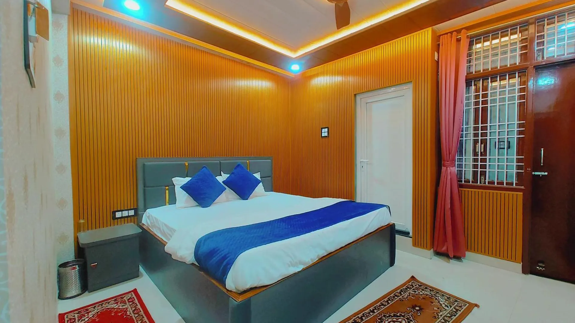 Hotel R K Villa 700 Mtr From Kashi Vishwanath Temple Varanasi