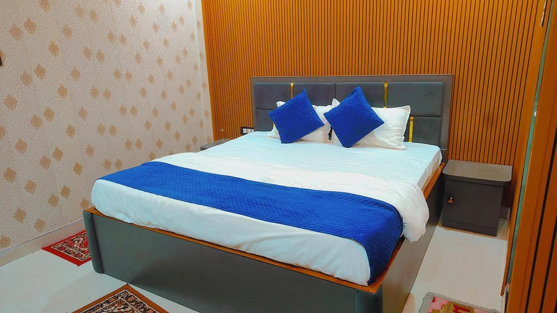 Hotel R K Villa 700 Mtr From Kashi Vishwanath Temple Varanasi