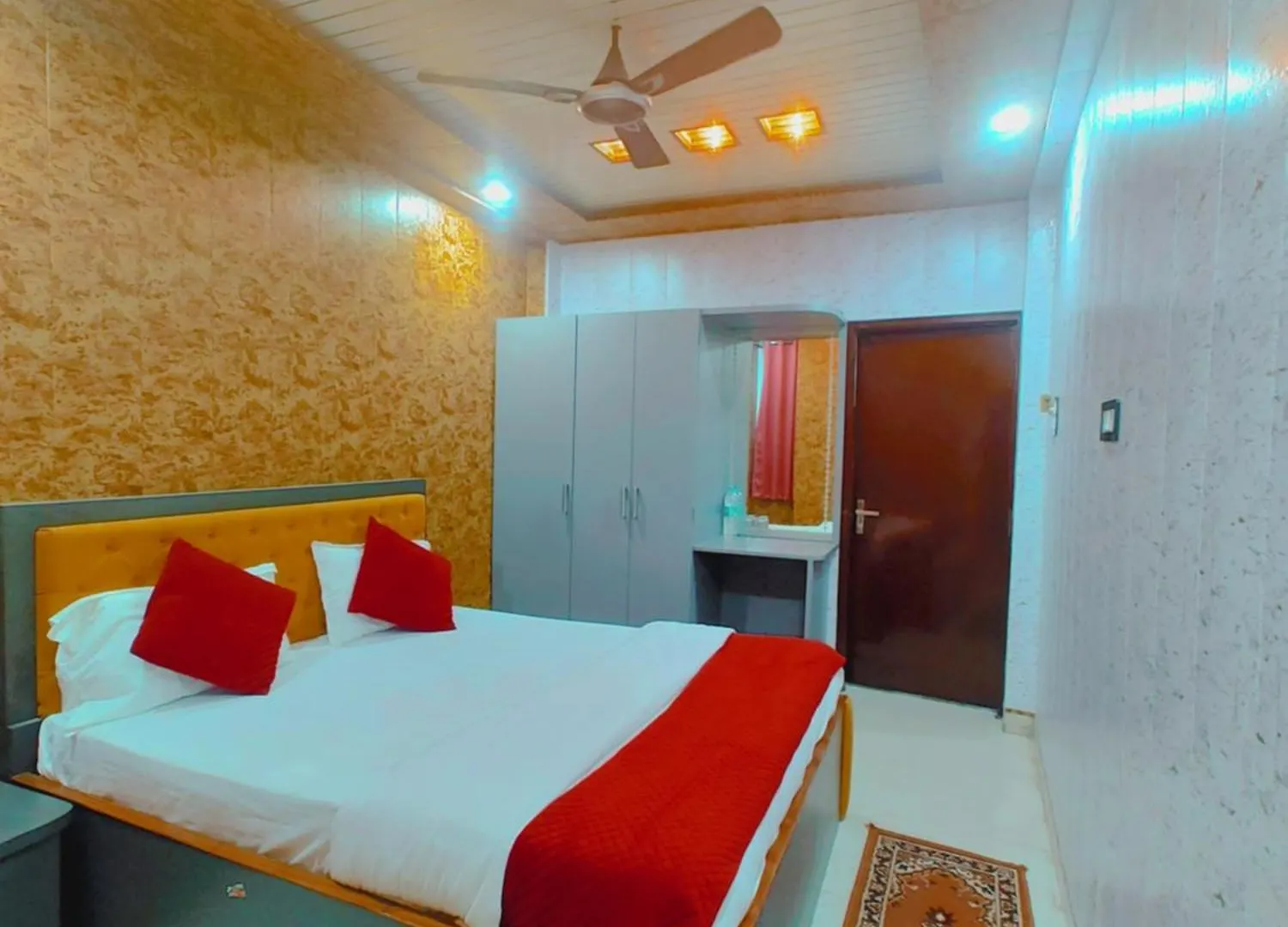 Hotel R K Villa 700 Mtr From Kashi Vishwanath Temple Varanasi