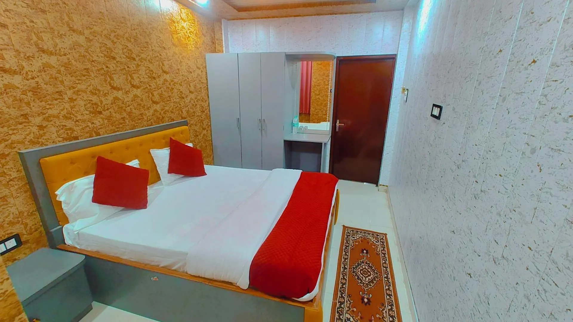 Hotel R K Villa 700 Mtr From Kashi Vishwanath Temple Varanasi